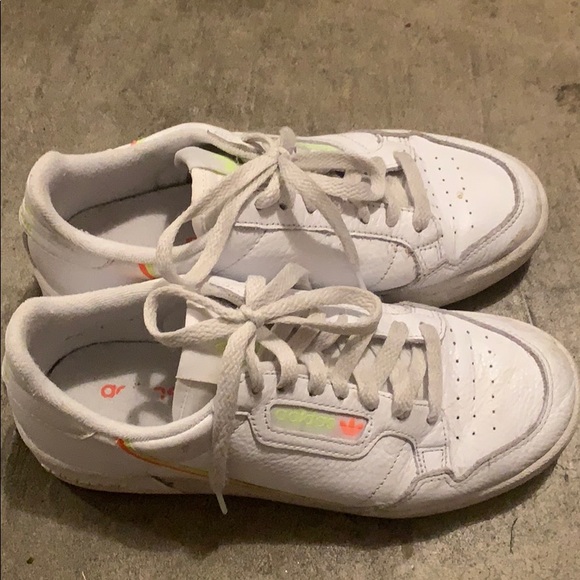 WOMENS ADIDAS CONTINENTAL SNEAKER - Picture 1 of 4